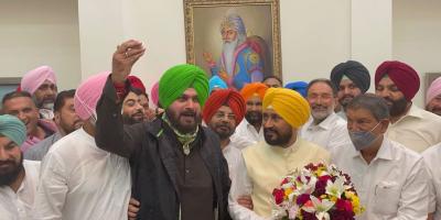 Punjab CM Charanjit Singh Channi (in yellow turban) with Punjab Congress chief Navjot Singh Sidhu (green turban). Photo: By arrangement.