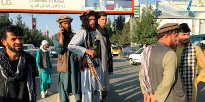 A member of Taliban (C) stands outside Hamid Karzai International Airport in Kabul, Afghanistan, August 16, 2021. Photo: Reuters/Stringer
