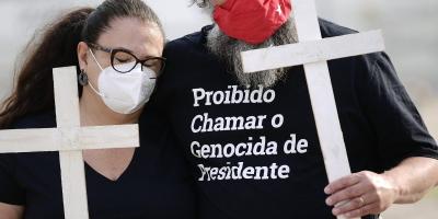 Last week, as Brazil’s death toll due to the pandemic crossed the 6,00,000 mark, a group of protestors demonstrated in front of the presidential office, accusing Bolsonaro of committing a genocide. Photo: Pedro França/Agência Senado