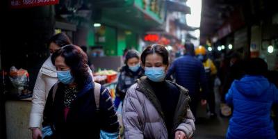 People wearing face masks walk on a street market in the early months of the outbreak of COVID-19 in Wuhan, Hubei province, China, February 8, 2021. Photo: Reuters/Aly Song/File Photo



