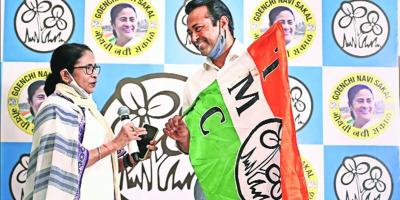West Bengal Chief Minister Mamata Banerjee with tennis legend Leander Paes in Panaji on October 29, Friday. Photo: PTI