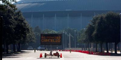 An electronic sign at the entrance to NRG Park states that the Astroworld Festival is cancelled, the morning after a deadly crush of fans during a performance by rapper Travis Scott in Houston, Texas, U.S. November 6, 2021. Photo: Reuters/Daniel Kramer