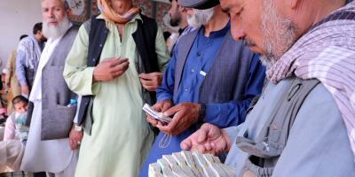 Afghan money exchange dealers wait for customers at a money exchange market, following banks and markets reopening after the Taliban took over in Kabul, Afghanistan, September 4, 2021. Photo: Reuters/Stringer/File Photo