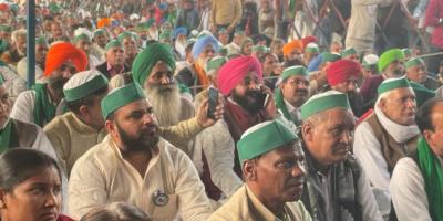 Farmers at Ghazipur border during a meeting on Friday, November 26, to mark one year of their movement against three central farm laws. Photo: Indra Shekar Singh. 
