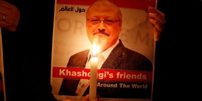 A demonstrator holds a poster with a picture of Saudi journalist Jamal Khashoggi outside the Saudi Arabia consulate in Istanbul, Turkey October 25, 2018. Photo: Reuters/Osman Orsal/Files