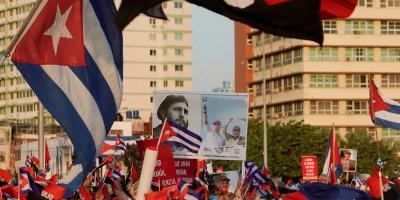 People carry a poster with photographs of Cuba's late President Fidel Castro, Cuba's President and First Secretary of the Communist Party Miguel Diaz-Canel and Cuba's former President and First Secretary of the Communist Party Raul Castro during a rally in Havana, Cuba, July 17, 2021. Photo: Reuters/Alexandre Meneghini