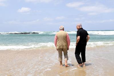 Narendra Modi and Benjamin Netanyahu on the beach at Haifa in July 2017. Photo: Kobi Gideon/Israeli government office handout via Reuters