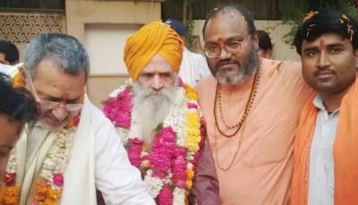 File photo of Yati Narsinghanand (right) with senior BJP leaders Giriraj Singh (left) and BL Sharma (centre).