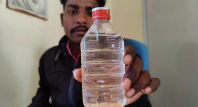 The problem of drinking water is getting worse with time. Photo: Ismat Ara/The Wire