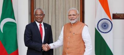 Maldives President Ibrahim Mohamed Solih and India's Prime Minister Narendra Modi shake hands ahead of their meeting at Hyderabad House in New Delhi, India, December 17, 2018. Photo: Reuters/Adnan Abidi