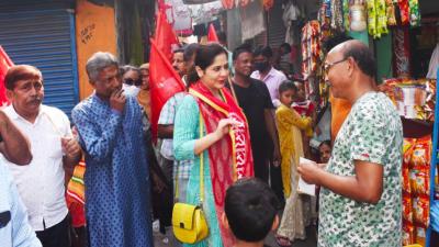 Saira Shah Halim campaigns for Kolkata's Ballygunge seat. Photo: Indradeep Bhattacharya