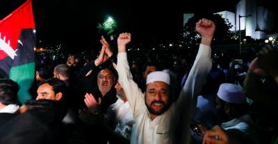 Supporters of the Pakistan People's Party (PPP) celebrate outside the Supreme Court of Pakistan in Islamabad, Pakistan April 7, 2022. Photo: Reuters/Akhtar Soomro
