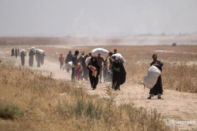 Representative image. Residents walk as they flee Maskana town in the Aleppo countryside and make their way towards the Turkish border in Tel Abyad town, Raqqa governorate, June 16, 2015. REUTERS/Rodi Said