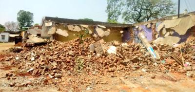 A picture showing the demolition of Asif Khan's property, tweeted out by the Dindori district collector himself along with the hashtag #MafiaMuktMP. Photo: Twitter/dindoridm