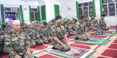 Senior Indian Army officers offering namaz in J&K. Photo: Twitter/Defence PRO