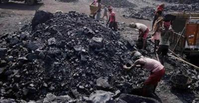 Workers at the North Dadhu coal block in Jharkhand. Photo: PTI.