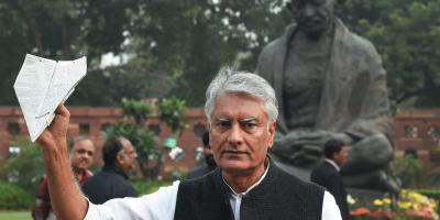 A file photo of former Punjab Congress chief Sunil Jakhar moving an adjournment motion in the Lok Sabha over the Rafale Deal. Photo: PTI/Shahbaz Khan