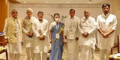 Congress interim President Sonia Gandhi with senior party leaders Mallikarjun Kharge, P Chidambaram, Bhupinder Hooda and others during submission of reports by convenors of the coordination panels in Udaipur. Photo: PTI