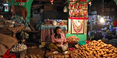 A vendor waits for customers at his shop inside a vegetable market in Kolkata, India, February 12, 2020. Photo: Reuters/Rupak De Chowdhuri/Files
