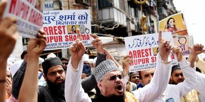 Activists shout slogans as they react to remarks of suspended BJP leader Nupur Sharma on Prophet Muhammad during a protest in Mumbai, Monday, June 6, 2022. Photo: PTI. 