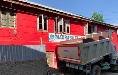 A dilapidated building of a school in south Kashmir’s Pulwama district that was run by Falah-e-Aam trust. Photo: Jehangir Ali
