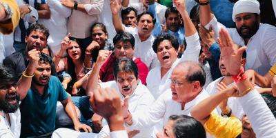 Congress leaders KC Venugopal, Imran Pratapgarhi, Yashpal Arya and others raise slogans during a protest against party leader Rahul Gandhis interrogation by the Enforcement Directorate in the National Herald case, in New Delhi. Photo: PTI. 