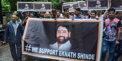 Supporters of rebel Shiv Sena leader Eknath Shinde outside his residence, in Thane, June 22, 2022. Photo: PTI