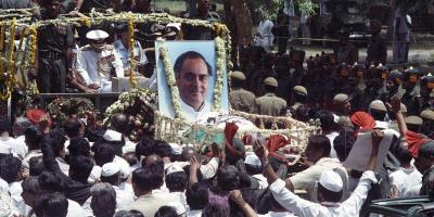 Rajiv Gandhi's supporters follow his coffin during the funeral procession in New Delhi on May 24, 1991. Credit: Reuters/Carl Ho/Files