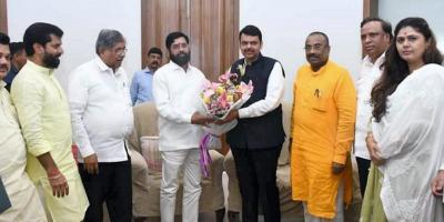 Rebel Shiv Sena leader Eknath Shinde along with supporting MLAs meet BJP leader and former Chief Minister Devendra Fadnavis and other state BJP leaders, in Mumbai, Thursday, June 30, 2022. Photo: PTI