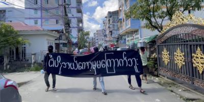 People protest in the wake of executions, in Yangon, Myanmar, July 25, 2022 this screen grab obtained from a social media video. Photo: Lu Nge Khit/via REUTERS