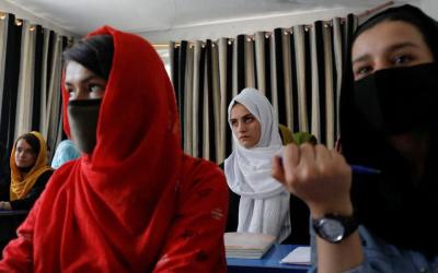 Kerishma Rasheedi, 16, and her classmates attend a lesson at a private school in Kabul, Afghanistan, August 3, 2022. Photo: Reuters