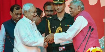 JD(U) chief Nitish Kumar being greeted by Bihar governor Phagu Chauhan after being sworn in as chief minister. Photo: PTI.