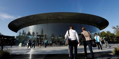 Guests arrive for at the Steve Jobs Theater for an Apple event at their headquarters in Cupertino, California, US September 10, 2019. Photo: Reuters/Stephen Lam/File 