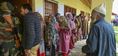 Voters wait in a due to cast their votes at a polling station in Handwara in North Kashmir on April 11, 2019. Photo: PTI/S. Irfan