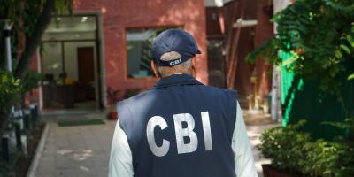 A Central Bureau of Investigation (CBI) official during a raid at the residence of Delhi Deputy Chief Minister Manish Sisodia in connection with alleged irregularities in Delhi Excise Policy, in New Delhi, Friday, Aug. 19, 2022. Photo: PTI