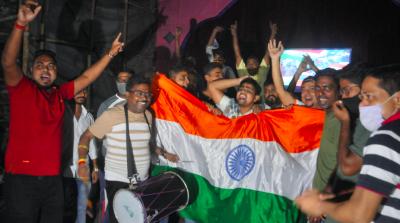 Cricket fans cheer while watching the World Cup T20 match of India and Pakistan on a big screen in India's Kolkata. Photo: PTI