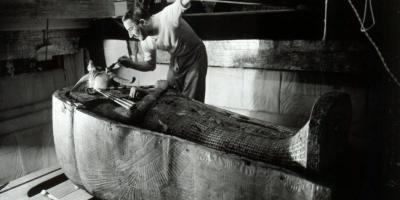 British archaeologist Howard Carter, who discovered Tutankhaman's tomb, inspecting his discovery. Photo:  Harry Burton/ Wikimedia commons Public Domain.
