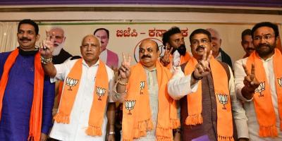 Basavaraj Bommai (centre) with BS Yediyurappa and other BJP leaders after being chosen as the new Karnataka chief minister. Photo: BS Yediyurappa/Twitter