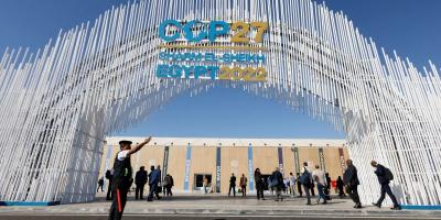 A police officer stands in front of the entrance of the Sharm El Sheikh International Convention Centre during the COP27 climate summit in Egypt's Red Sea resort of Sharm el-Sheikh, Egypt November 9, 2022. Photo: Reuters/Emilie Madi