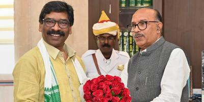 Jharkhand chief minister Hemant Soren with Jharkhand assembly speaker Rabindra Nath Mahato during a special session of Jharkhand Assembly to pass bills related to 1932 domicile policy, in Ranchi, November 11, 2022. Photo: PTI