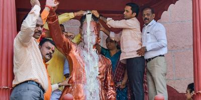 BJP volunteers perform 'abhishek' of Hindutva ideologue V.D. Savarkar's statue, in Pune, Friday, Nov. 18, 2022. Photo: PTI. 