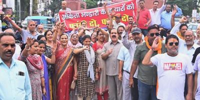 Uttarakhand: Ankita Bhandari's Parents Stage Dharna To Press for CBI Probe  Into Killing