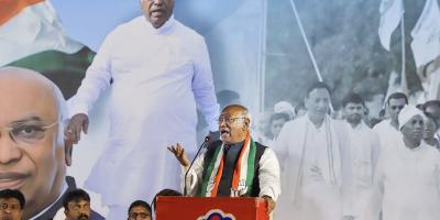 Congress President Mallikarjun Kharge addresses a public meeting while campaigning for the Gujarat Assembly elections, in Ahmedabad, Monday night, Nov. 28, 2022. Photo: PTI. 