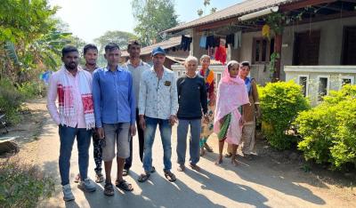 Residents of Doswada village. Photo: Ajoy Ashirwad Mahaprashasta