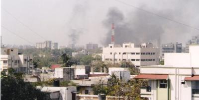 The skyline of Ahmedabad, Gujarat, filled with smoke as buildings are set on fire by rioting mobs in 2002. Photo: Aksi great/CC BY-SA 3.0/Wikimedia Commons
