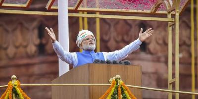 Prime Minister Narendra Modi gestures as he addresses the nation from the ramparts of the Red Fort on the occasion of the 76th Independence Day, in New Delhi, Aug 15, 2022. Photo: PTI