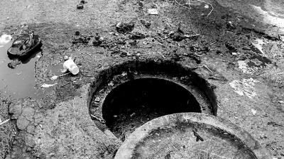 Representative image of an open manhole. Photo: Sharada Prasad CS/Flickr, CC BY 2.0
