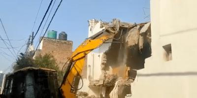 A video screengrab showing the house in which Atiq Ahmed's wife was living on rent being torn down. Photo: Twitter/@ZakirAliTyagi