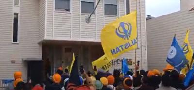 Pro-Khalistan supporters attack Indian consulate in San Francisco. Photo: Screengrab via YouTube video. 