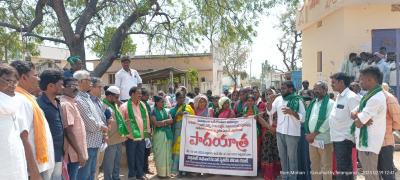 Activists against the ethanol plant address a gathering as part of their padayatra through 52 affected villages. Photo: G. Ram Mohan